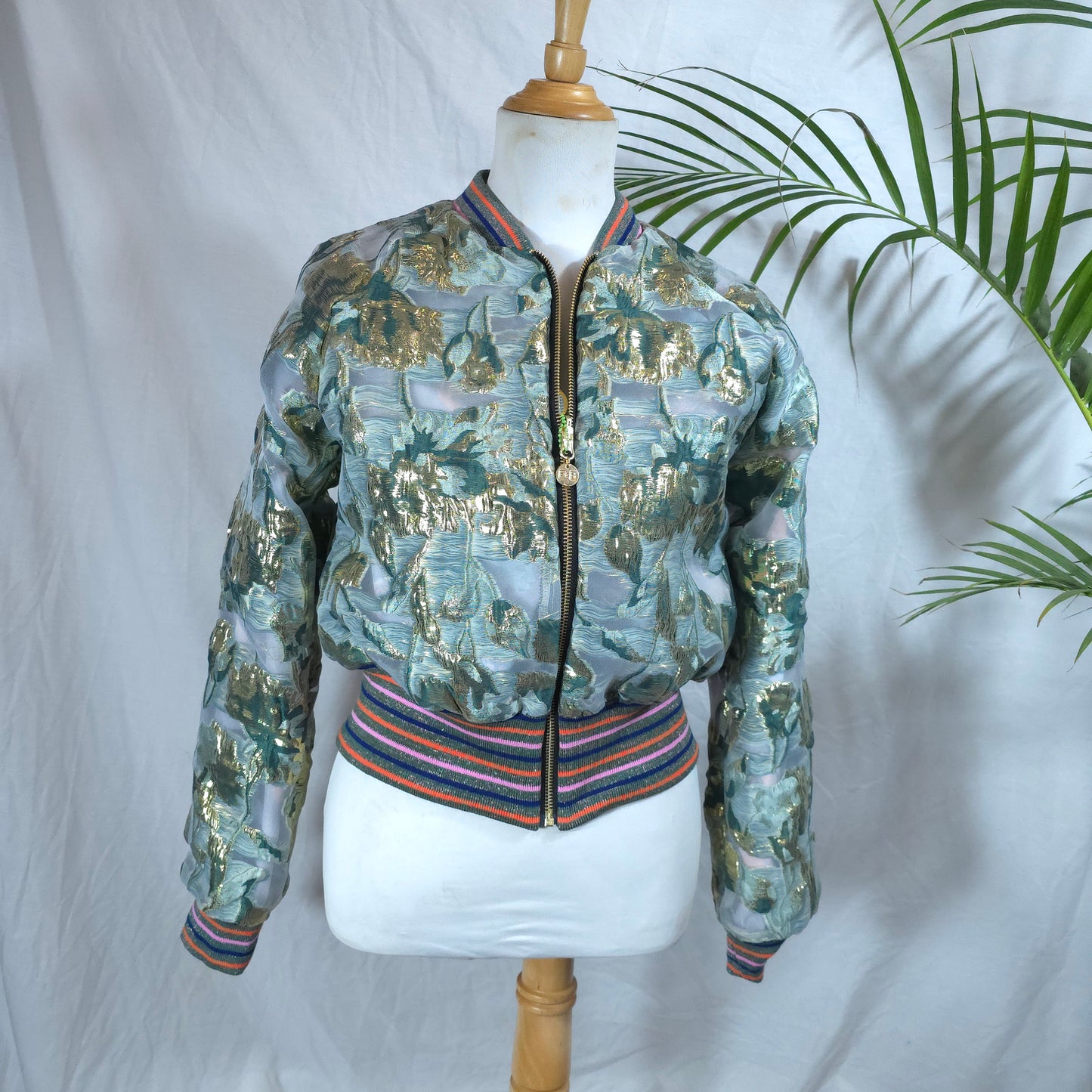 Medium Forest Green and Gold Brocade