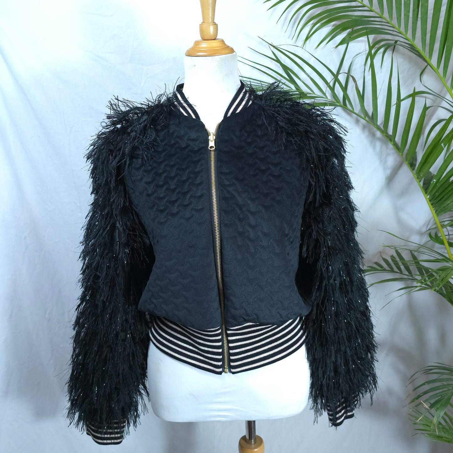 Medium Black Feather Like Sleeves