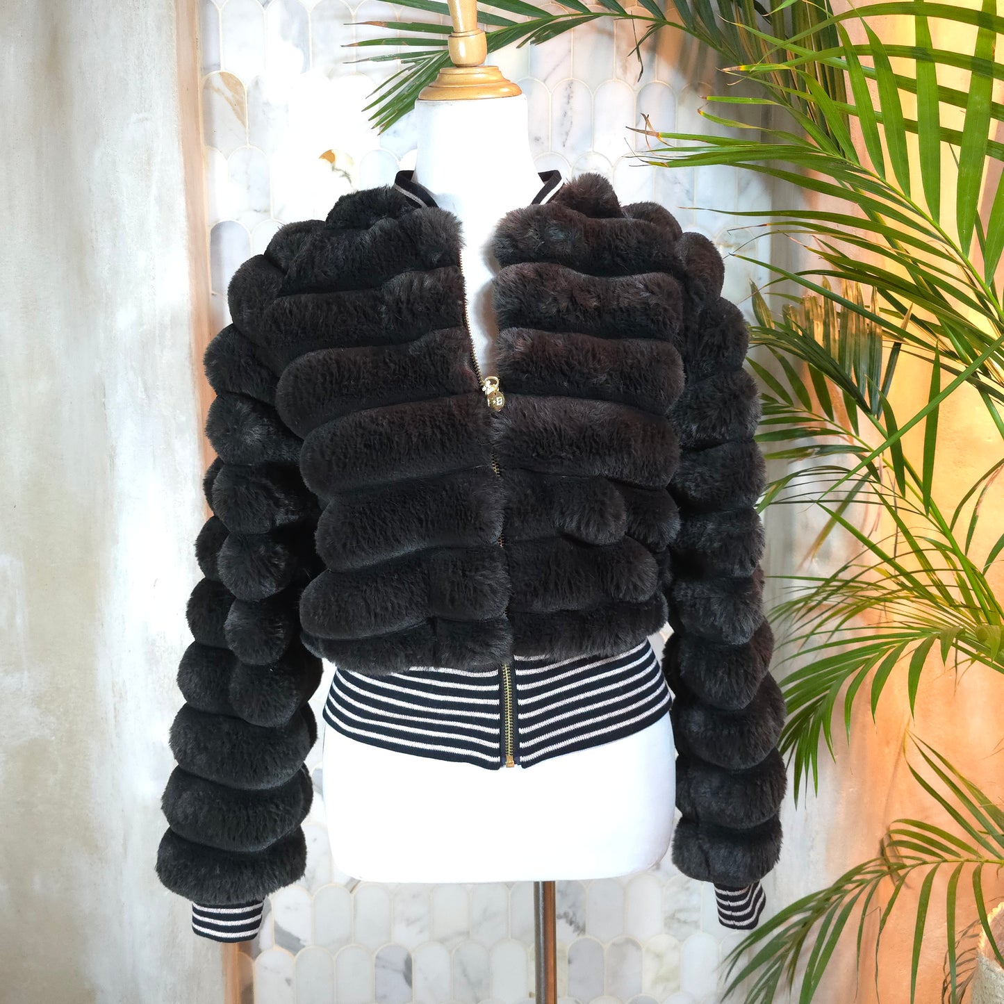 Medium Panther Black Fur